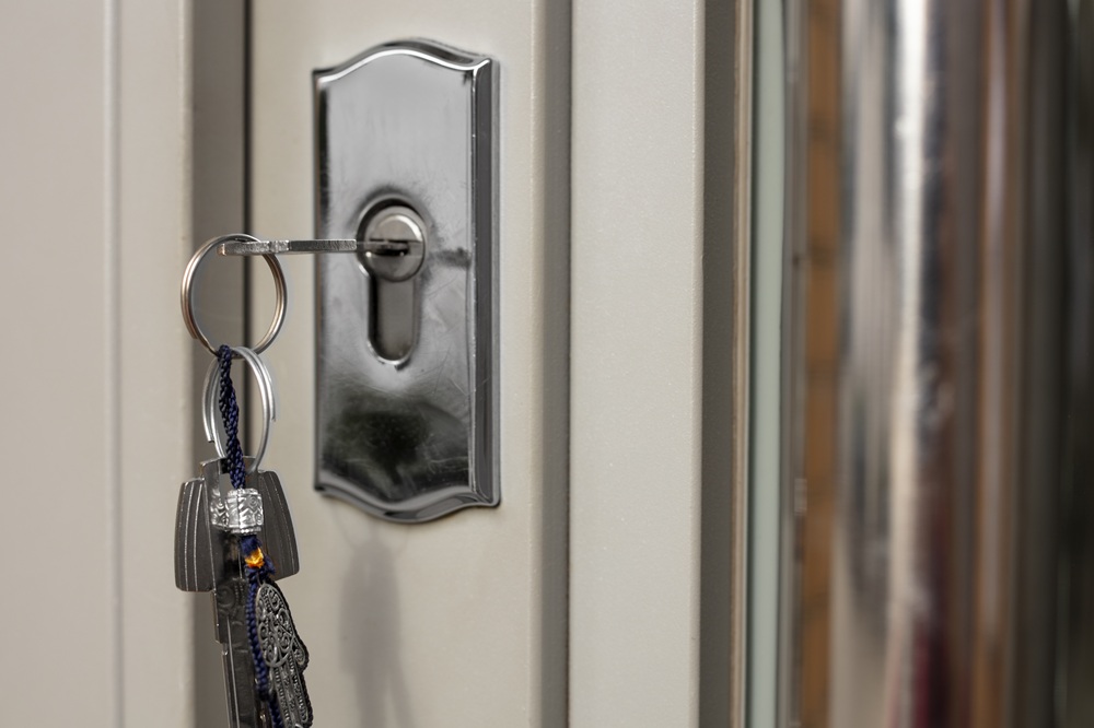 metallic-key-door-lock