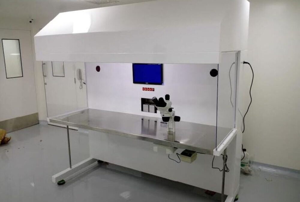 Laminar Flow Hoods – PCR Laboratory Workstations