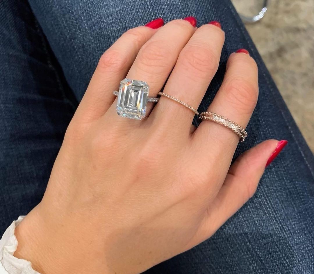10-carat-emerald-pave-diamond-ring