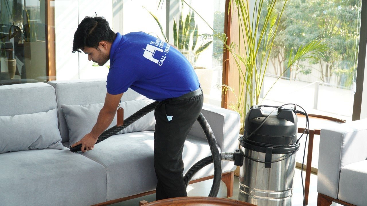 corporate-sofa-cleaning-services (1)