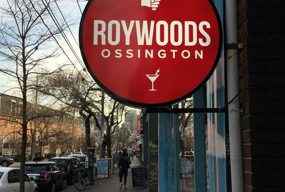 Top Benefits of Outdoor Hanging Signs for Miami Retailers and Service Providers