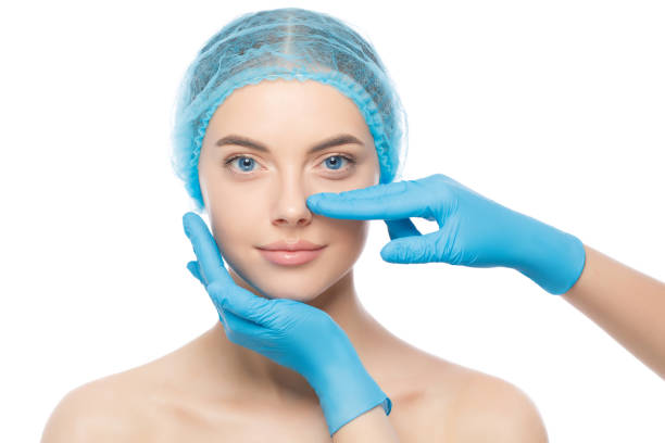 كيف تُحسّن عملية تجميل الأنف مظهر الوجه؟