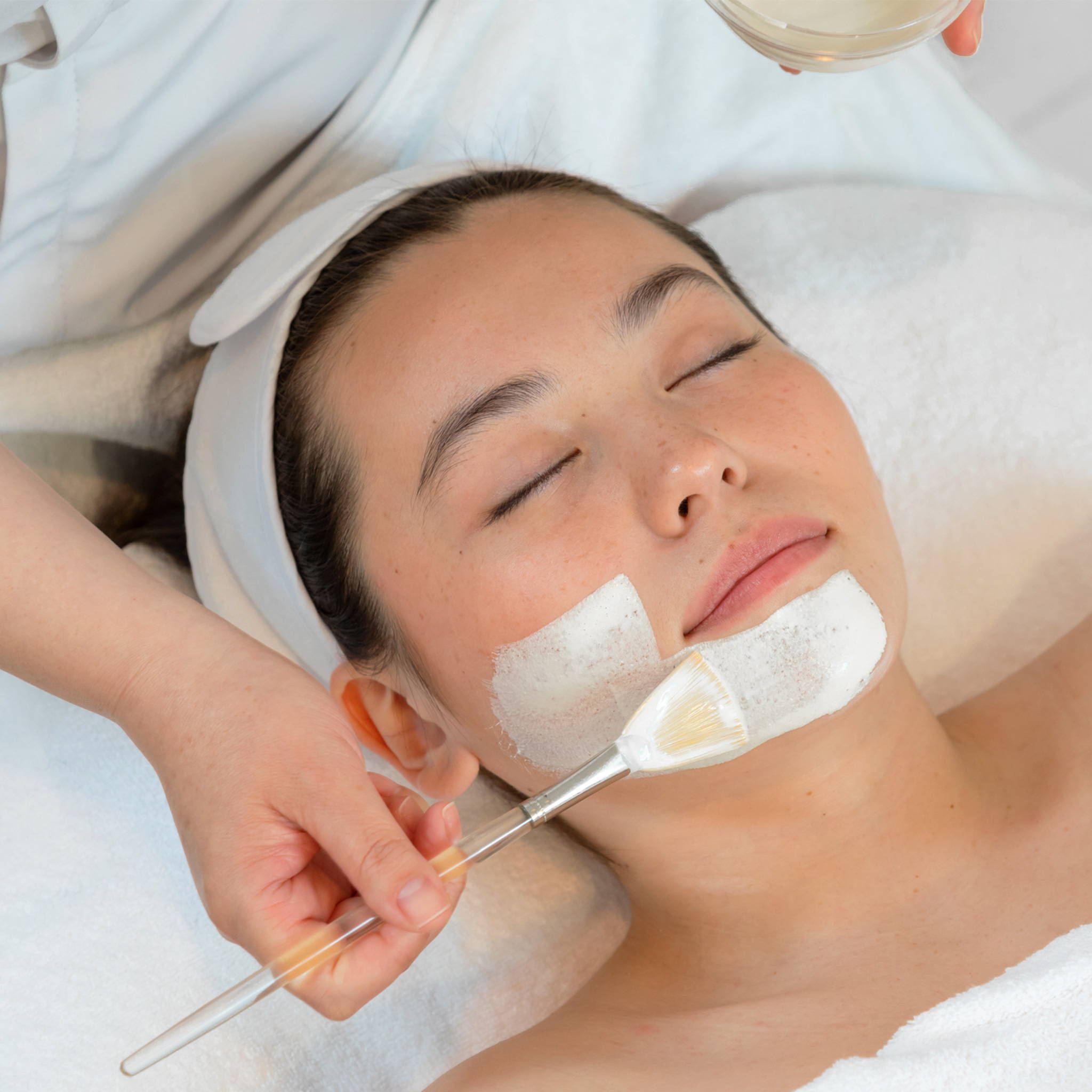 Deep cleansing facial for fresh skin