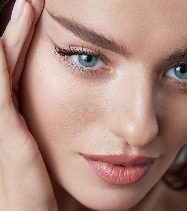 Can Forehead Lift Treat Droopy Eyebrows Effectively?