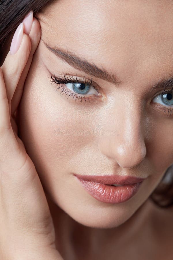 Can Forehead Lift Treat Droopy Eyebrows Effectively