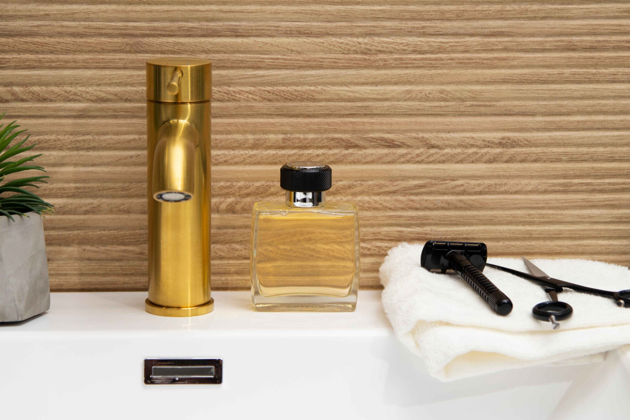 male-self-care-setting-still-life_11zon